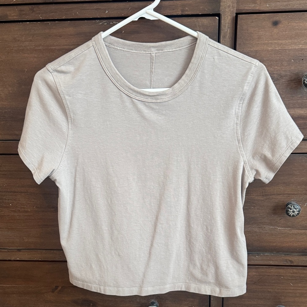 Lululemon t shirt cropped